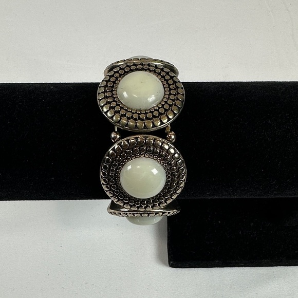 Elegant Gold Tone & Cream Bracelet - Picture 2 of 6